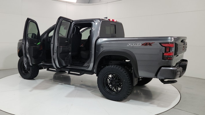 2025 Nissan Frontier PRO-4X Crew Cab photo 7