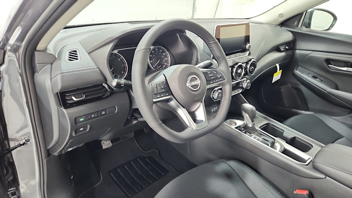 2025 Nissan Sentra SV photo 9