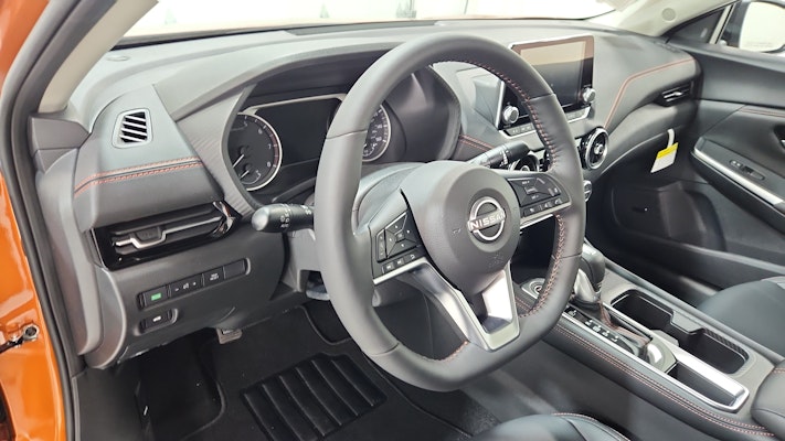 2025 Nissan Sentra SR photo 4
