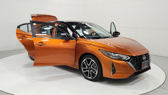2025 Nissan Sentra SR photo 3