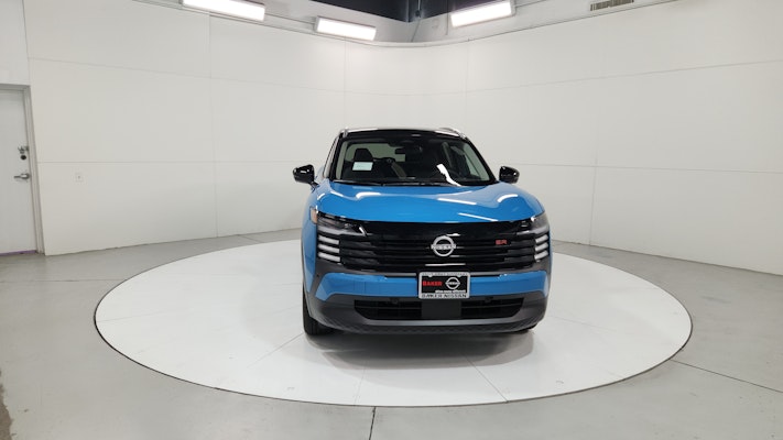 2025 Nissan Kicks SR photo 2