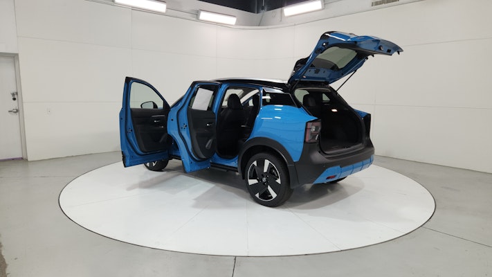 2025 Nissan Kicks SR photo 4