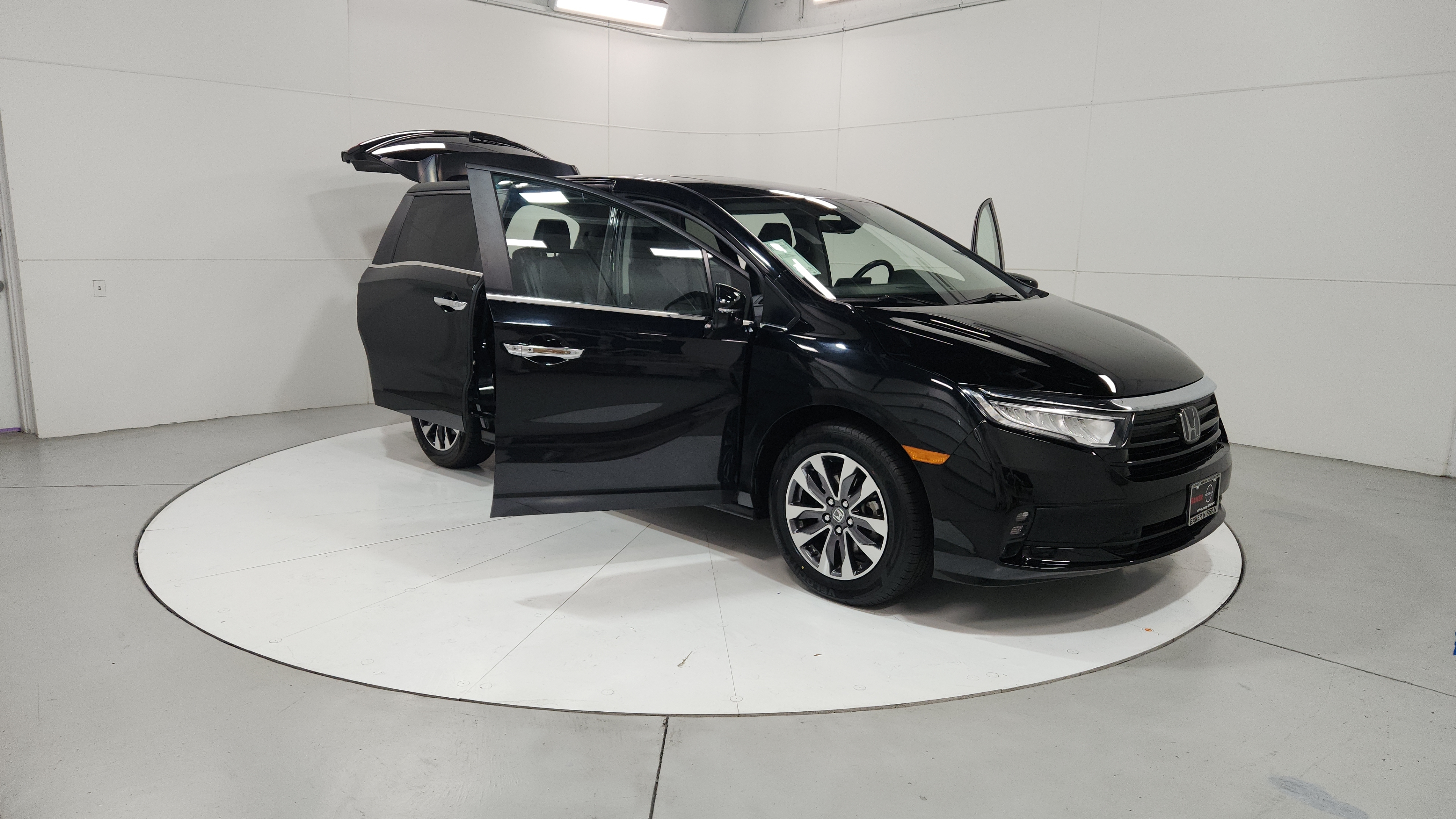 Used Crystal Black Pearl 2024 Honda Odyssey EX-L for Sale in